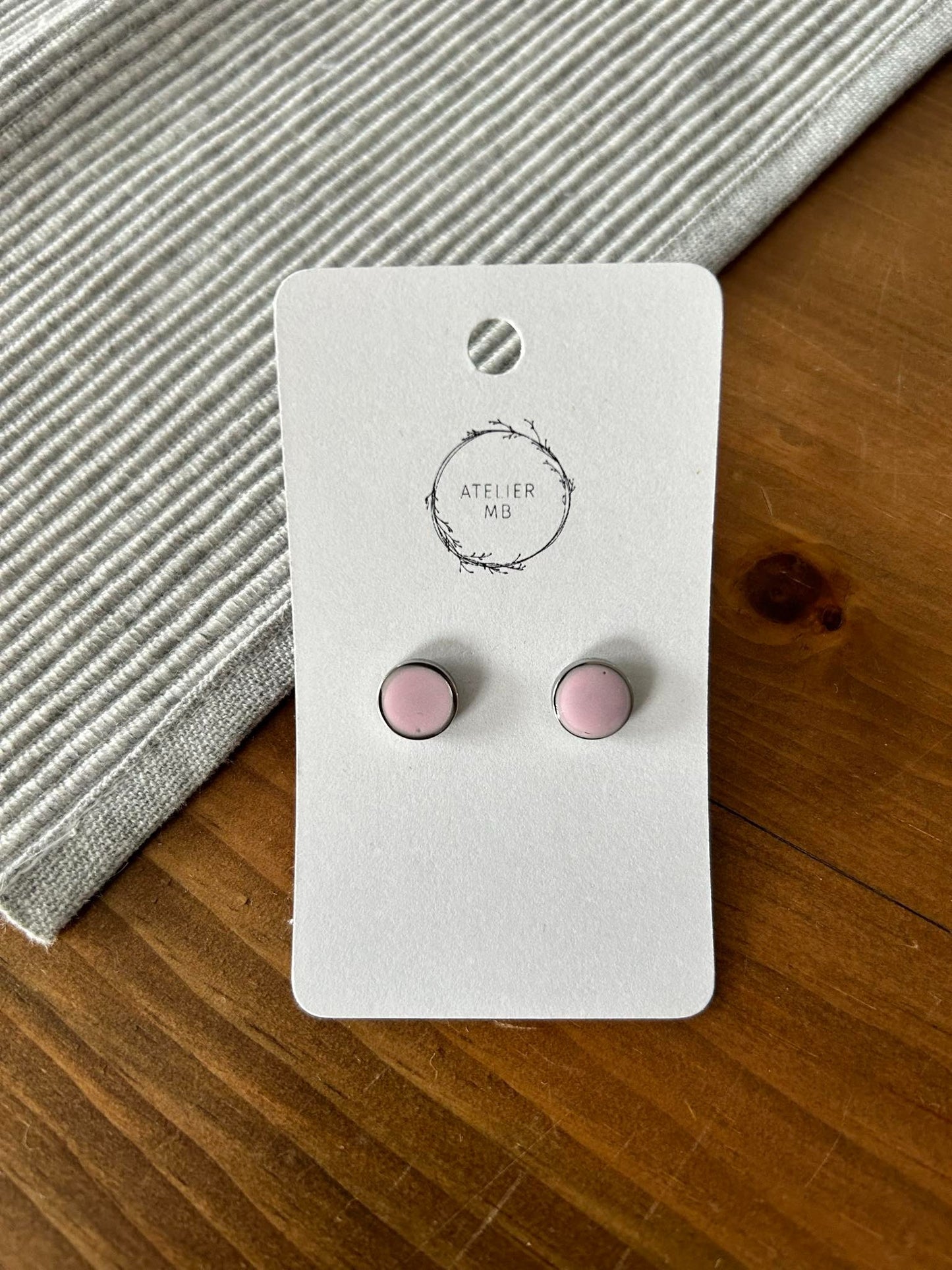 Boucles d'oreilles lilas en résine époxy A21