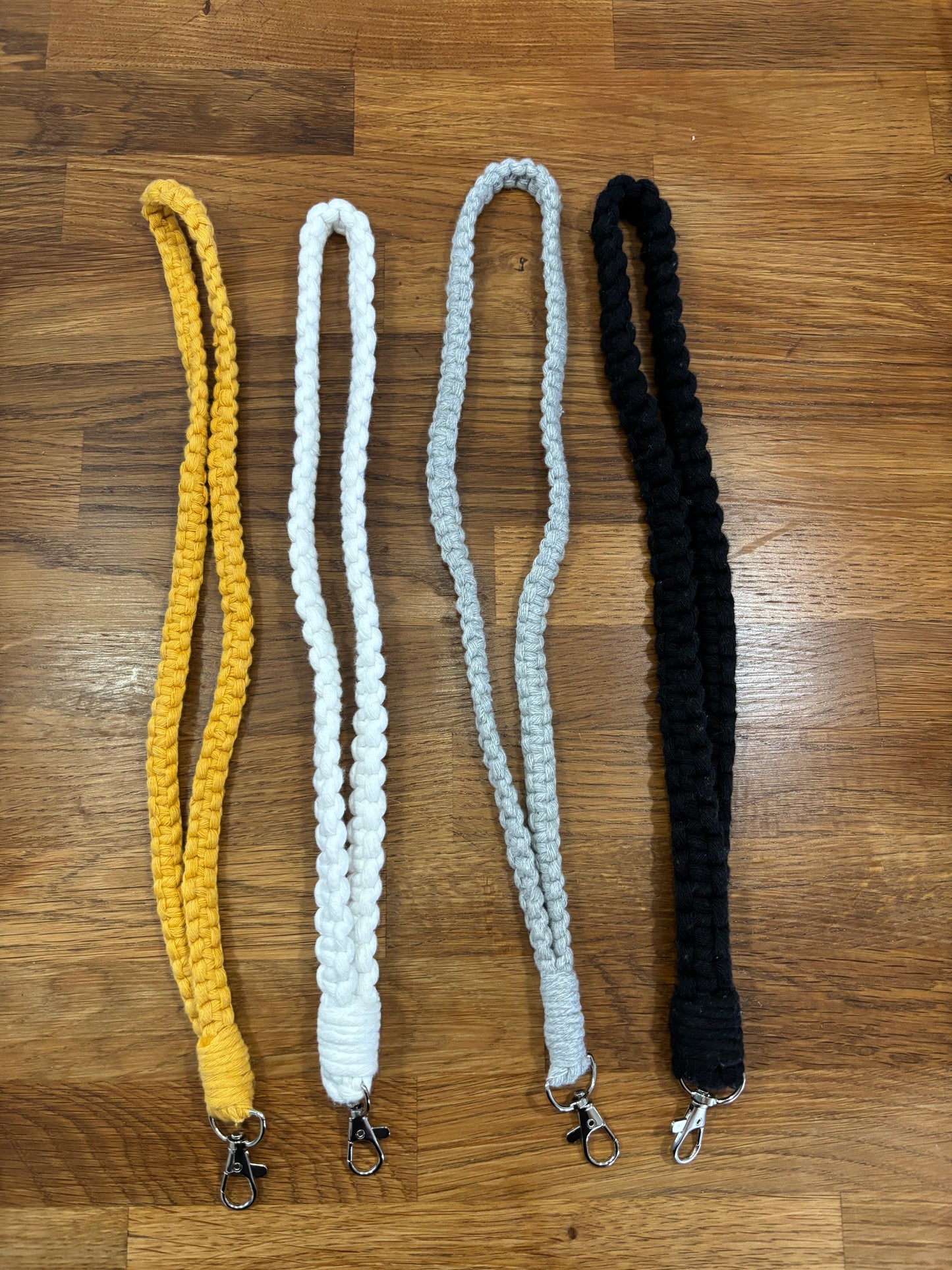 LIQUIDATION - Porte-clé de cou en macramé