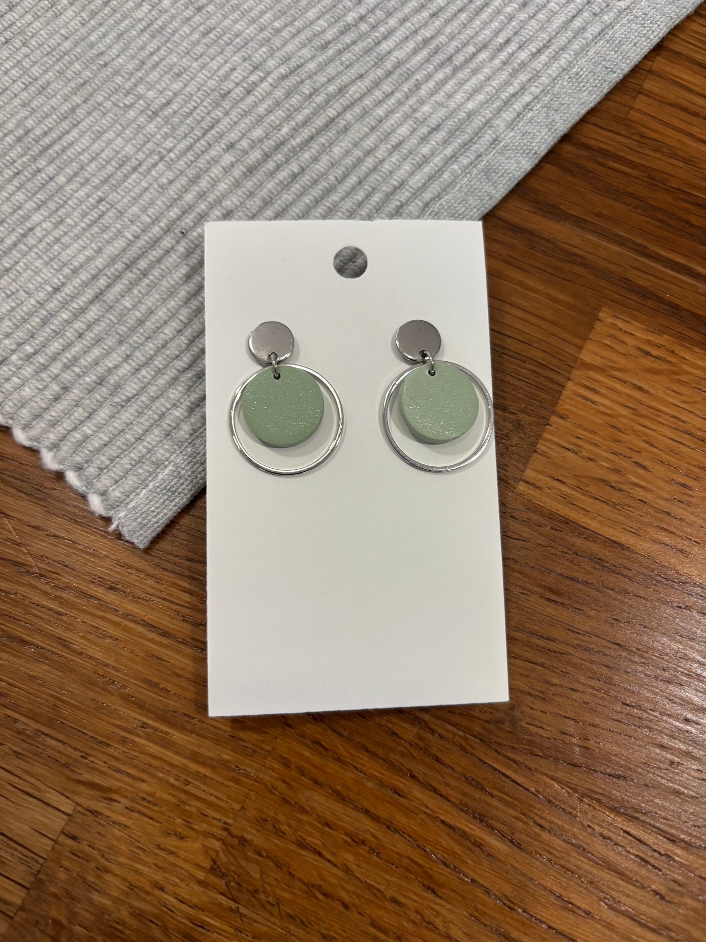 Boucles d'oreilles vert sauge et argent