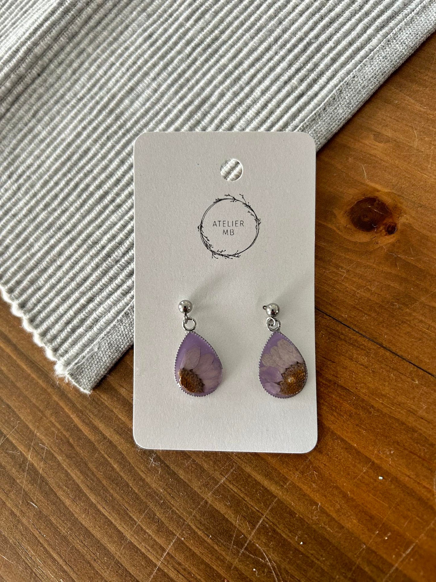 Boucles d'oreilles lila et marguerites A20