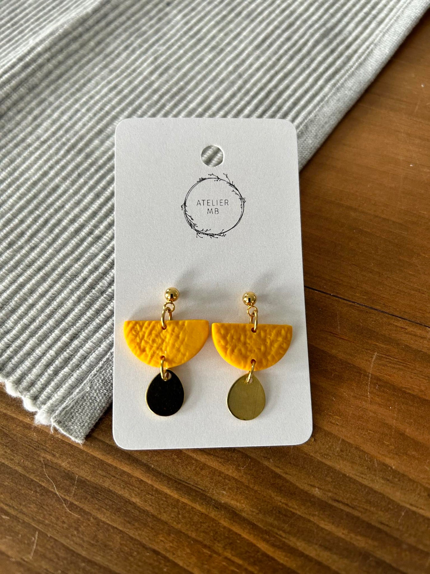 Boucles d'oreilles jaune et or A113