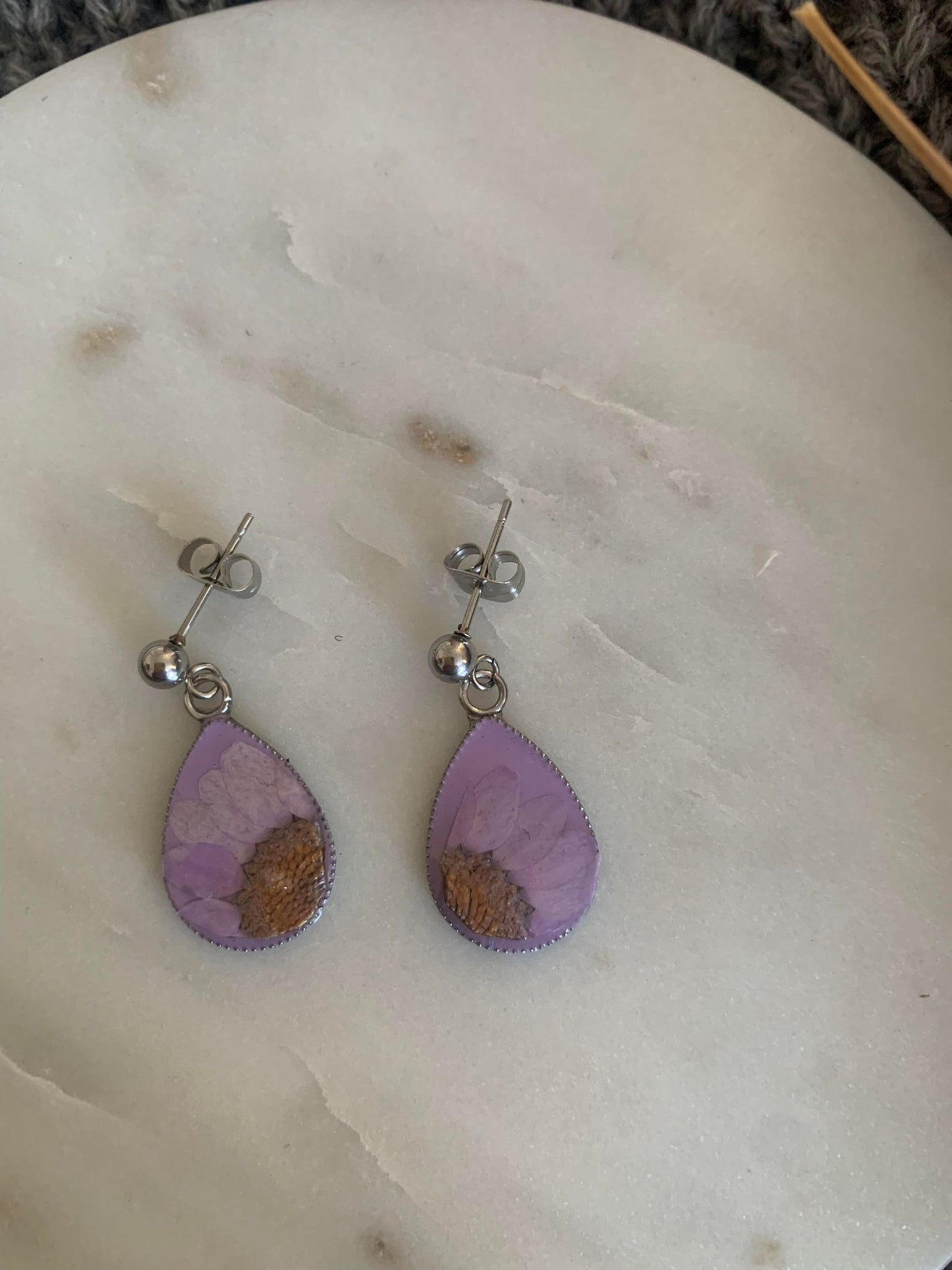 Boucles d'oreilles lila et marguerites A20