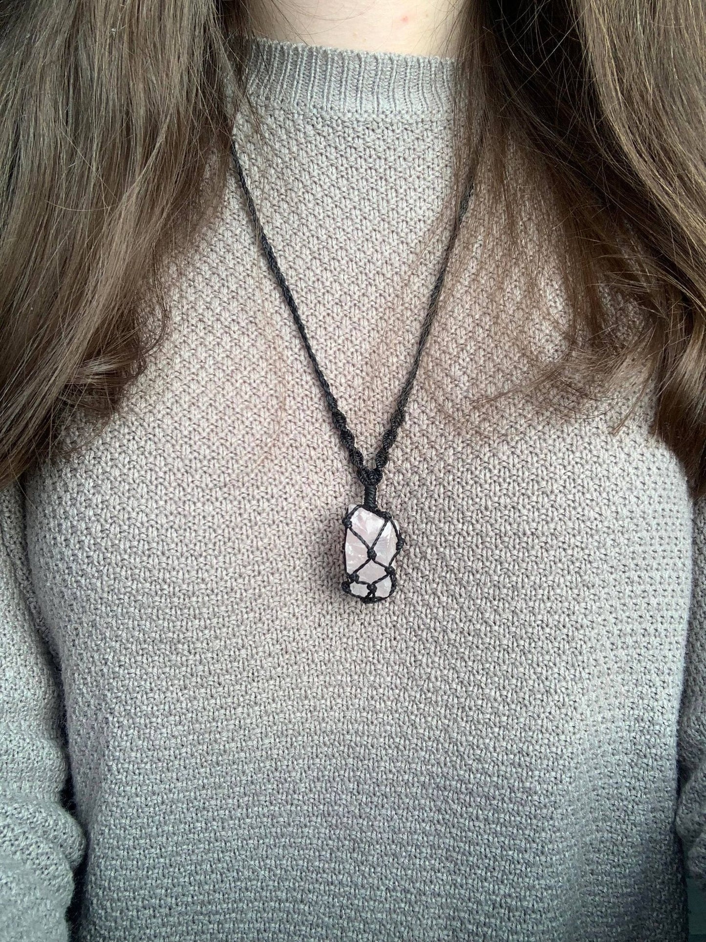 Collier en macramé et quartz rose