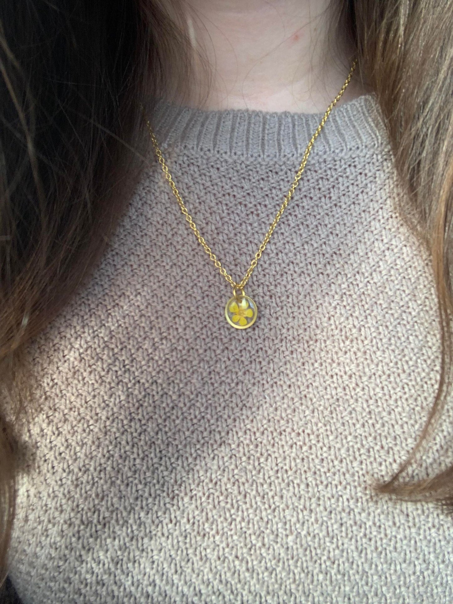 Collier fleur jaune
