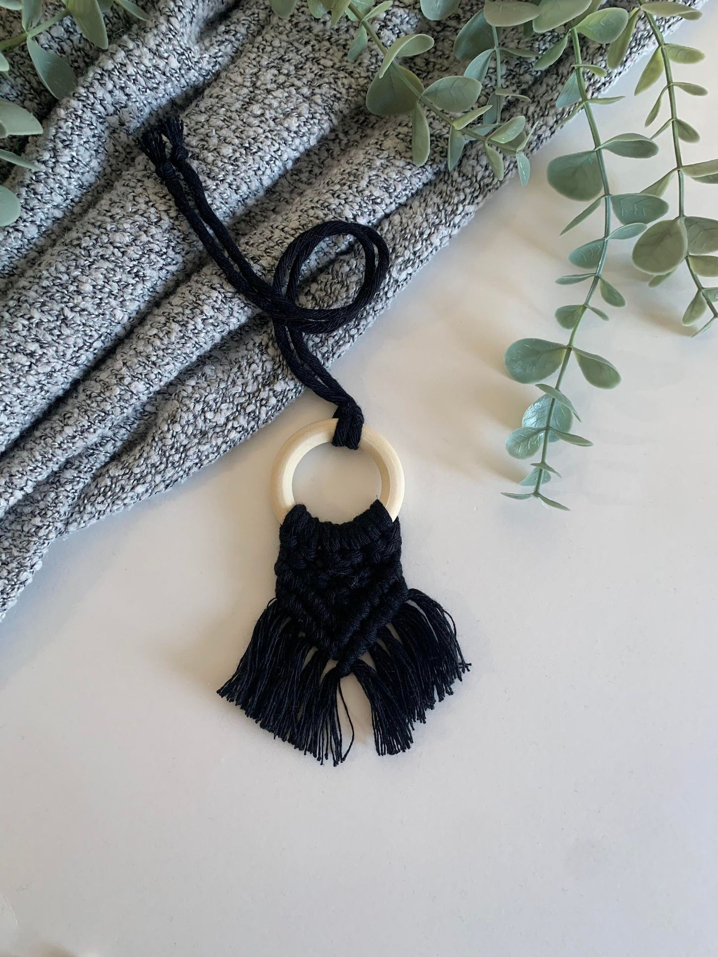 LINNAEA - Diffuseur pour voiture en macramé