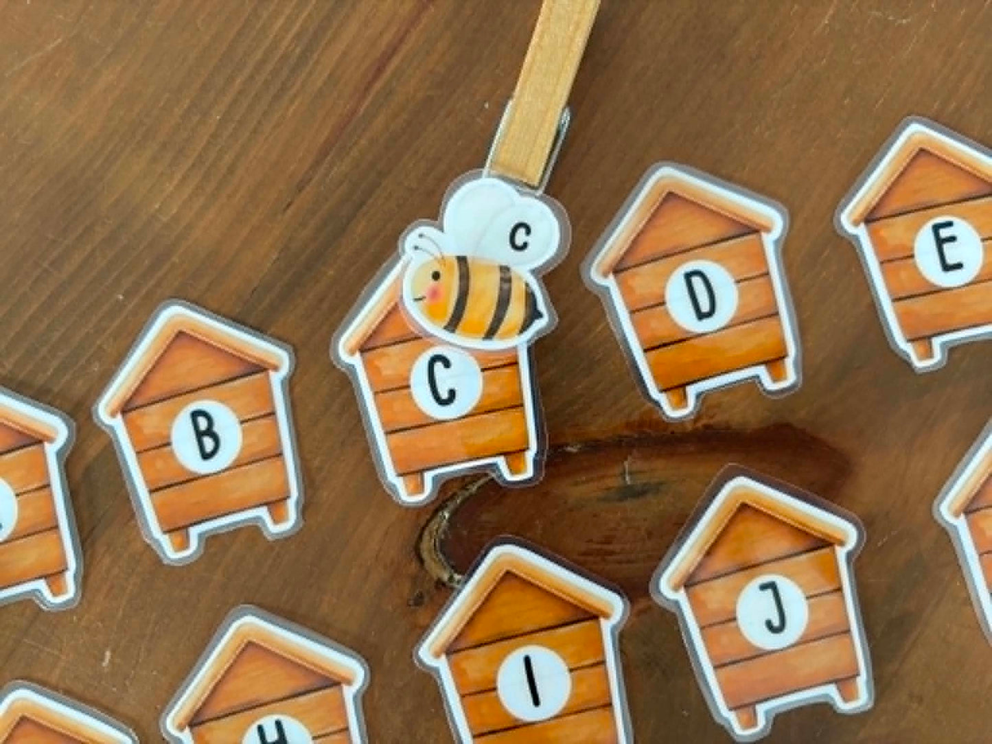 I112 - Je connais mon alphabet - Ruches et abeilles