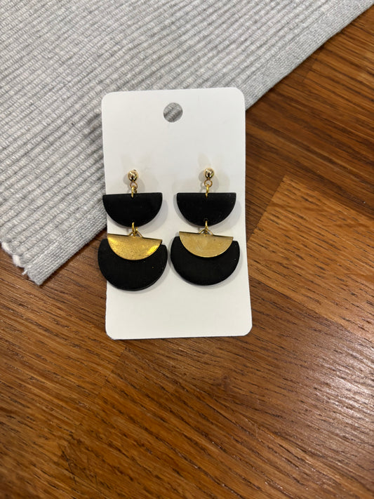 Boucles d'oreilles noires et or