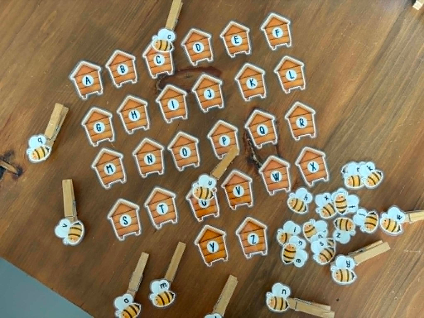 I112 - Je connais mon alphabet - Ruches et abeilles