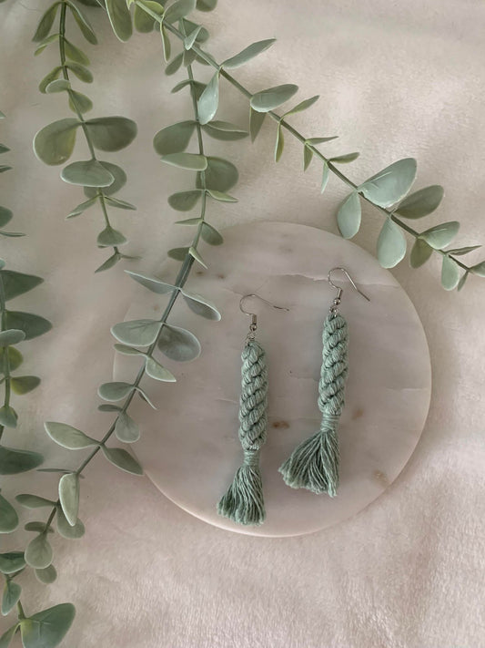 Boucles d'oreilles verte sauge en macramé A104