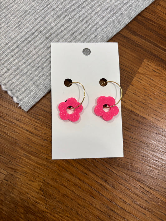 Boucles d'oreilles daisy rose néon