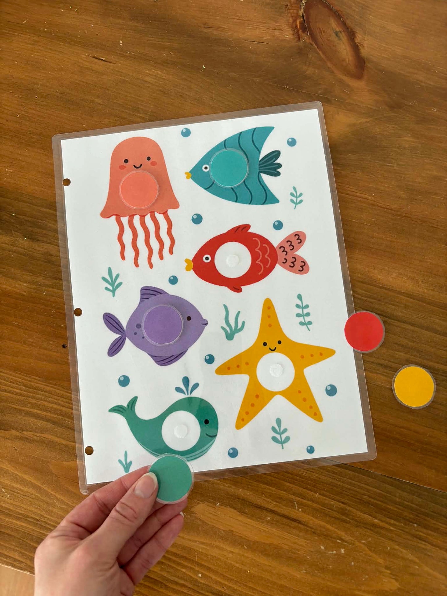 I98 - Activité d'association des couleurs - Les poissons