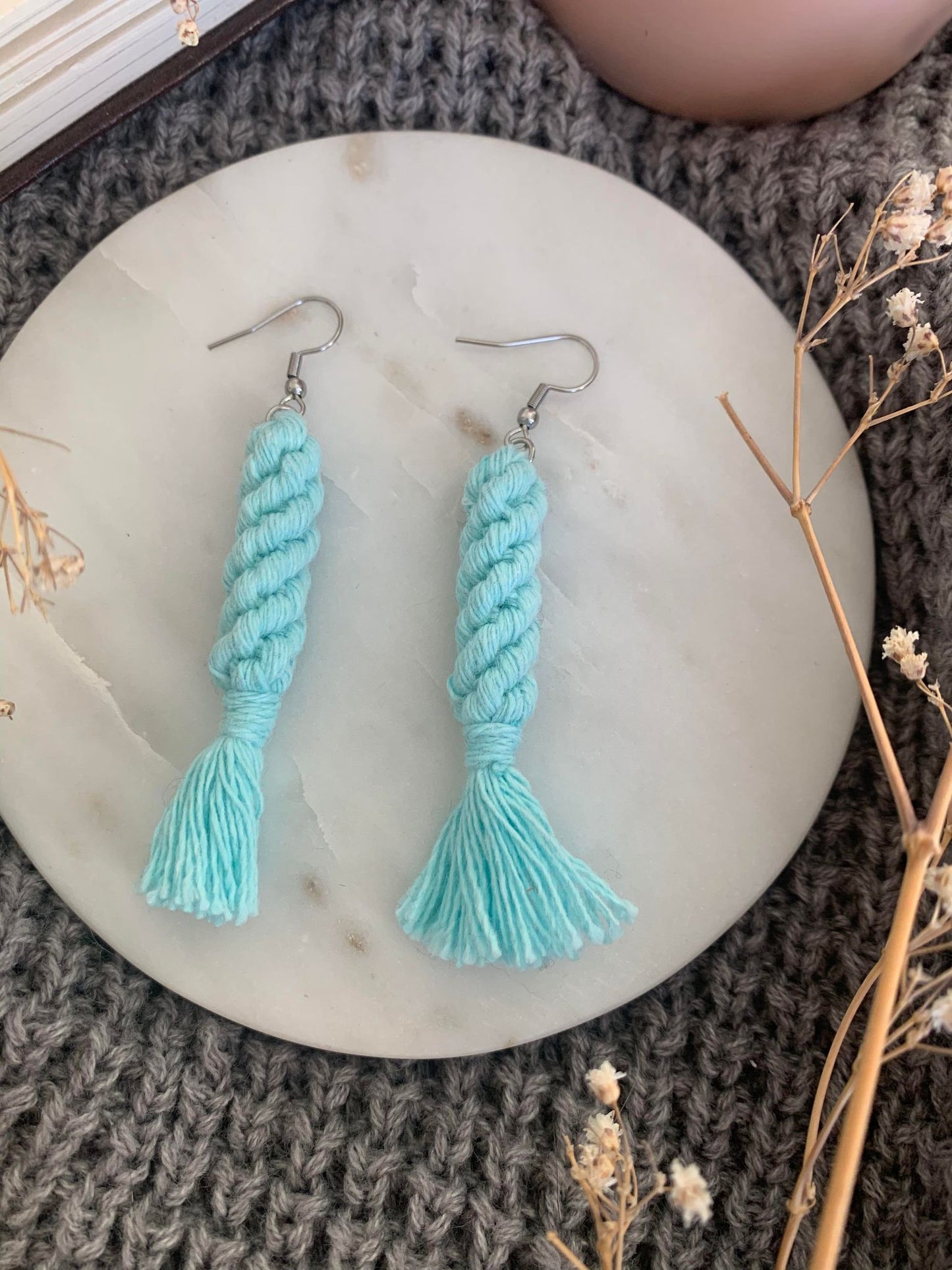 Boucles d'oreilles en macramé aqua A17
